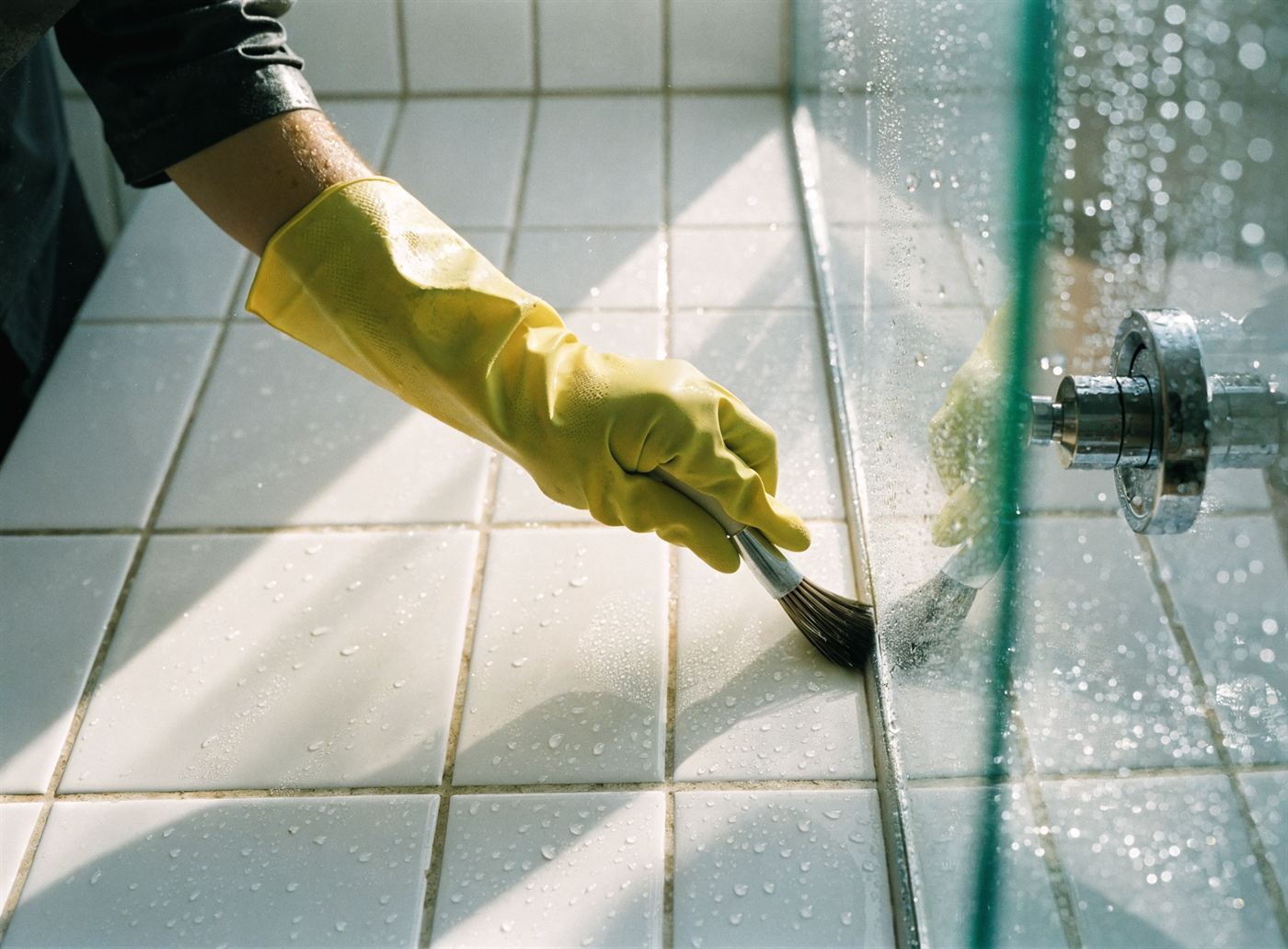 Deep cleaning of bathroom tile